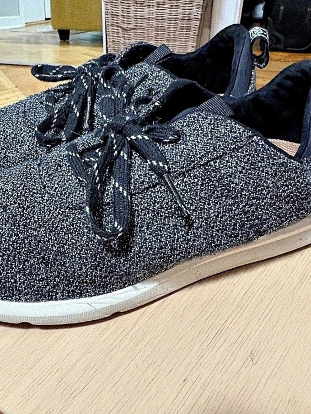 Women’s Sz 6.5 TOMS TRVL Lite Low Sneaker Black & White Sneakers